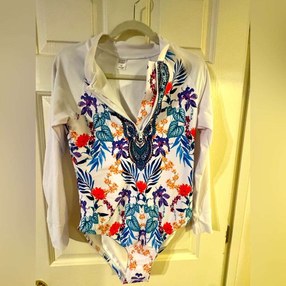 Rashguard Type Swimsuit / Surfing Suit women’s